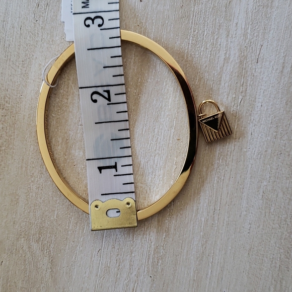 NWT SEND OFFER for MK & box. Exquisite bracelet - Picture 8 of 9